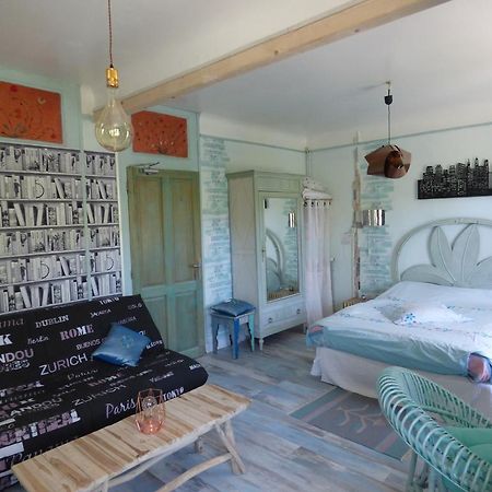 Bed and Breakfast Beau Site Guimauve Et Vieilles Dentelles Royeres Экстерьер фото