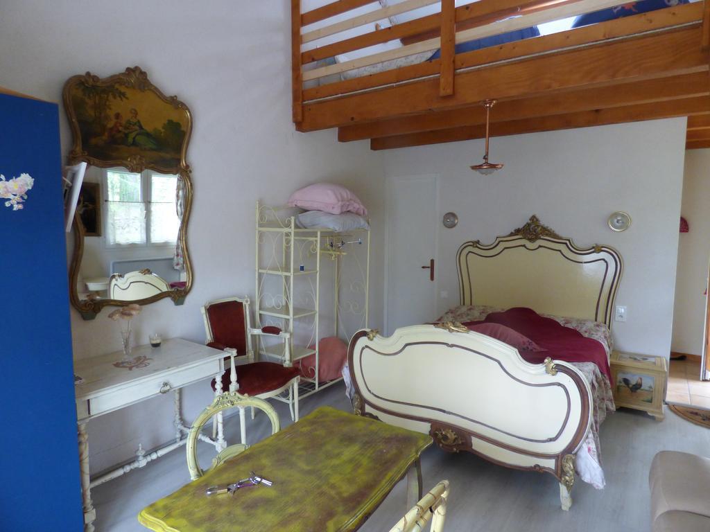 Bed and Breakfast Beau Site Guimauve Et Vieilles Dentelles Royeres Экстерьер фото